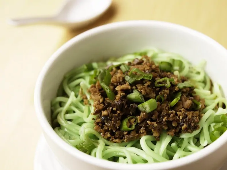 Asia-Nudeln mit Hackfleisch