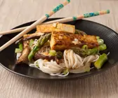 Nudeln mit Reis und Tofu