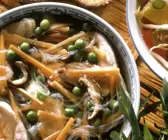 Hühnersuppe mit Glasnudeln