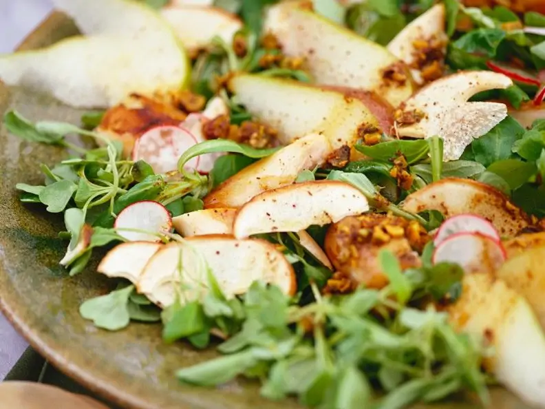 Herbstlicher Rucolasalat mit Kaninchenfleisch