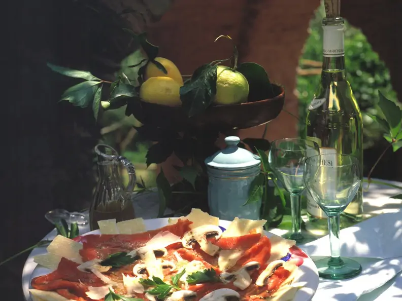 Carpaccio mit Champignons und Parmesan