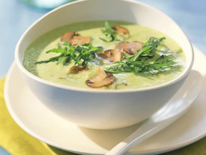 Erbsen-Champignon-Cremesuppe mit Rucola
