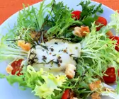 Gratinierter Ziegenkäse mit Salat