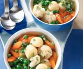 Gemüsesuppe mit Käseklößchen