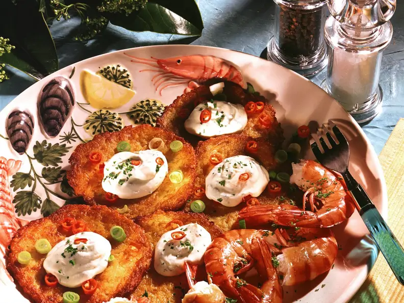 Kartoffelplätzchen mit Riesengarnelen