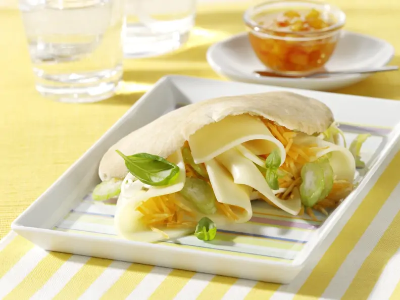 Gefüllte Pittataschen mit Maasdamer