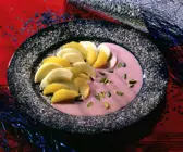 Obstsalat mit Heidelbeersauce