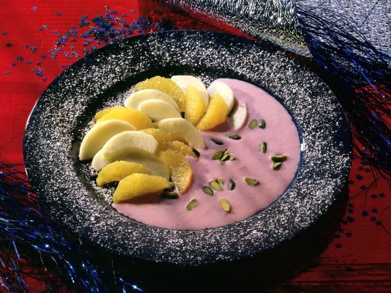 Obstsalat mit Heidelbeersauce