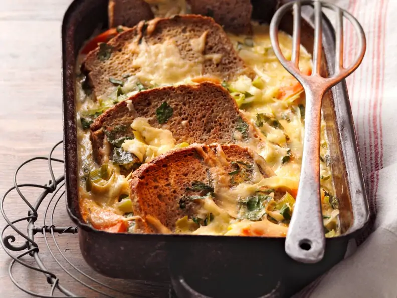 Brotauflauf mit Käse