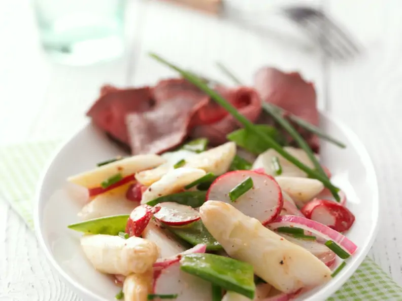 Roher Spargelsalat
