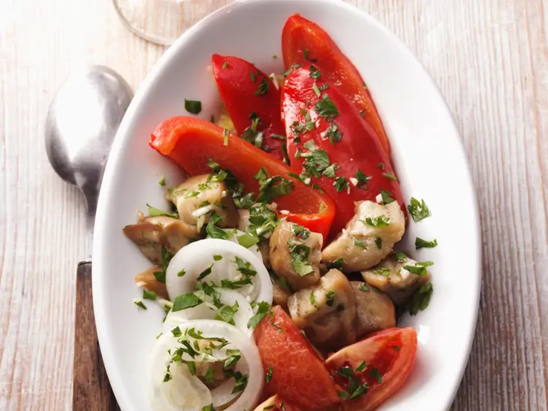Spanischer Gemüsesalat