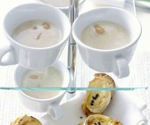 Weißes Bohnensüppchen mit Ziegenkäse-Crostini