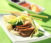 Peking Ente mit Pittabrot