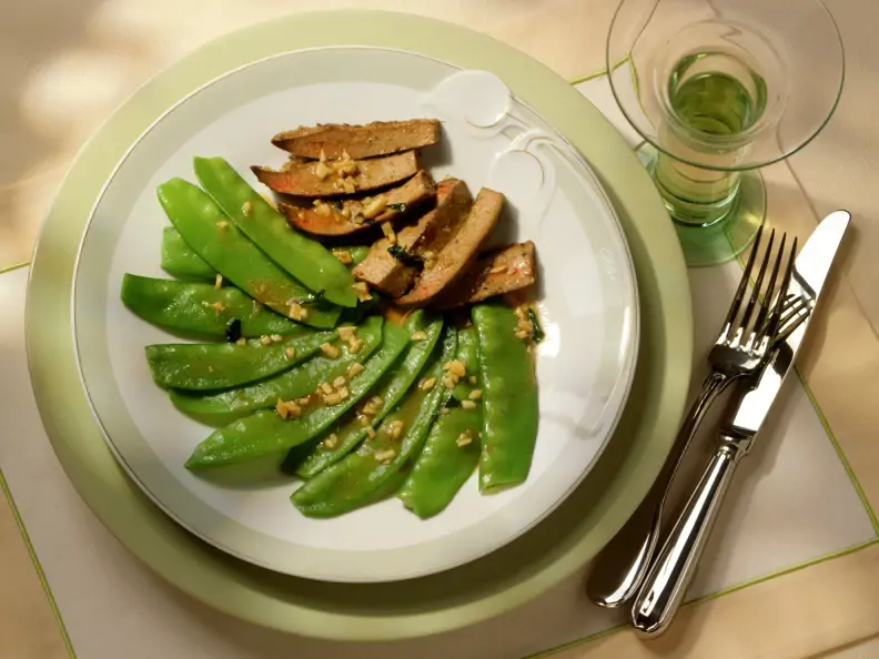 Zuckerschoten mit Kalbsleber
