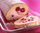 Biskuitrolle mit Himbeer-Creme
