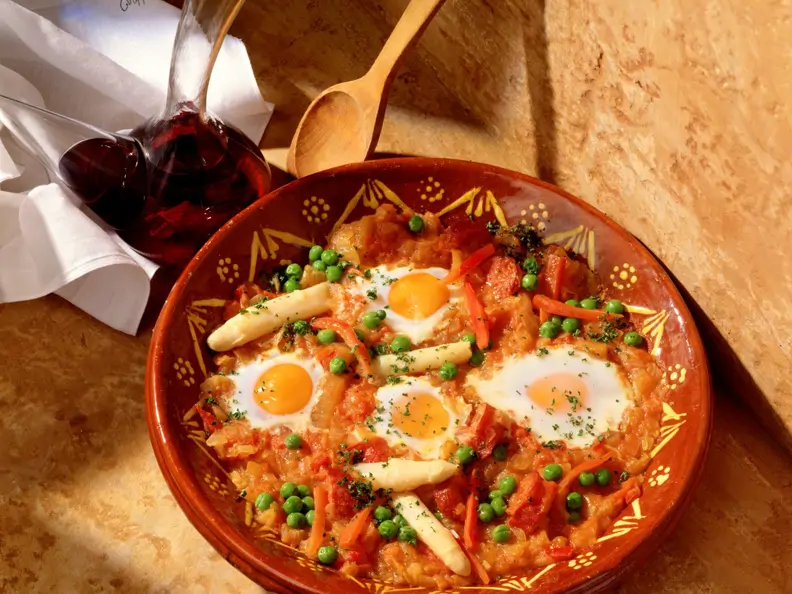 Tomatenpfanne mit gestocktem Ei