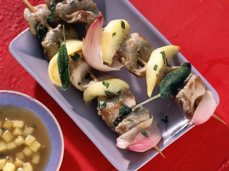Fleischspieße mit Apfelsauce