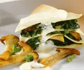Spinatlasagne mit Steinpilzen und Sahnesoße