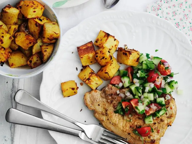 Koteletts mit Kartoffeln und Salsa
