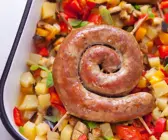 Bratwurst mit Gemüse