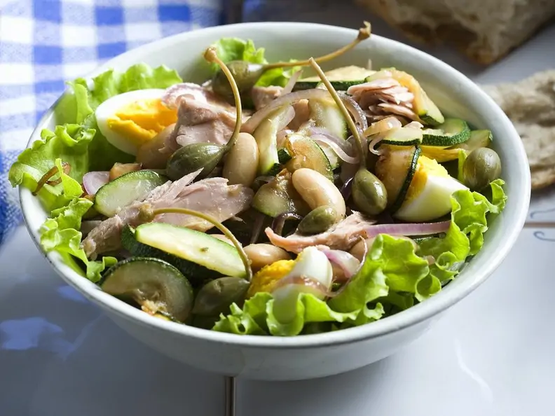 Thunfisch-Bohnensalat mit Ei