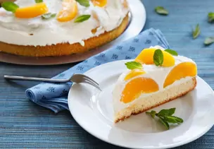 Kokos-Joghurtkuchen mit Pfirsich