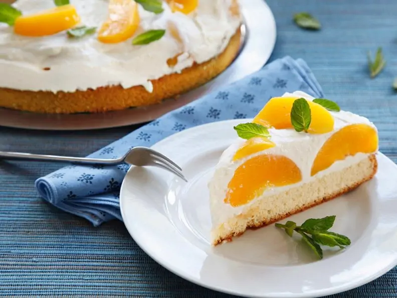 Kokos-Joghurtkuchen mit Pfirsich