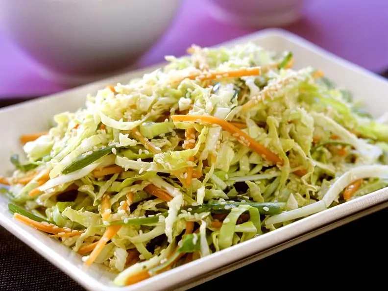 Weißkohl-Möhrensalat