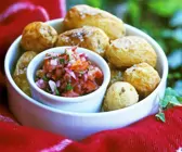 Salzkartoffeln mit Salsa