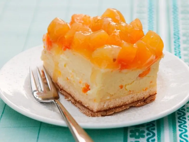 Geschichteter Aprikosen-Käsekuchen