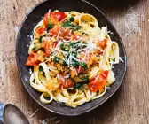 Nudeln mit Spinat-Linsensauce