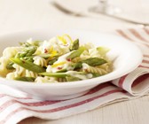Fusilli mit Spargel-Orangen-Sauce
