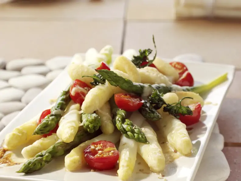 Spargelgratin mit Gnocchi