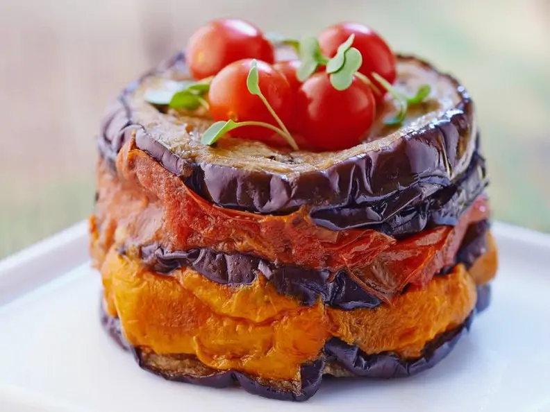 Tomaten-Auberginentürmchen