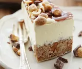 Torte mit Nüssen und Karamell