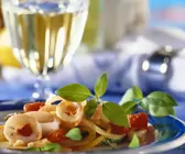 Tintenfischringe mit Tomatensauce