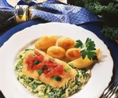 Gebratener Fisch auf Rahmwirsing