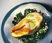 Gebratener Lachs mit Spinat