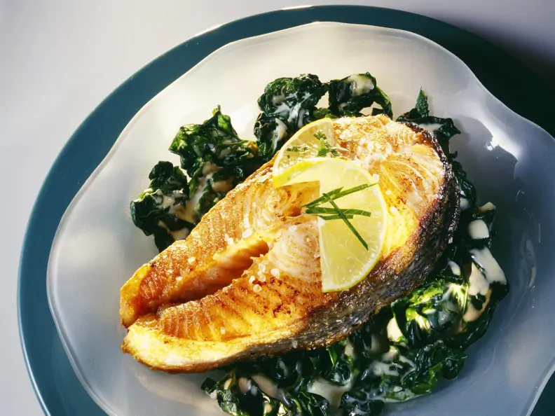 Gebratener Lachs mit Spinat