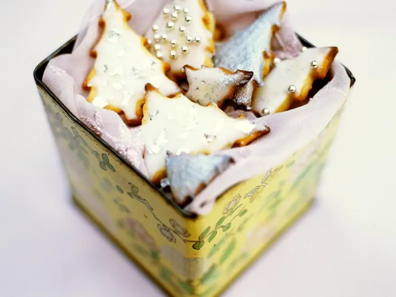 Weihnachtsplätzchen mit Zuckerguss