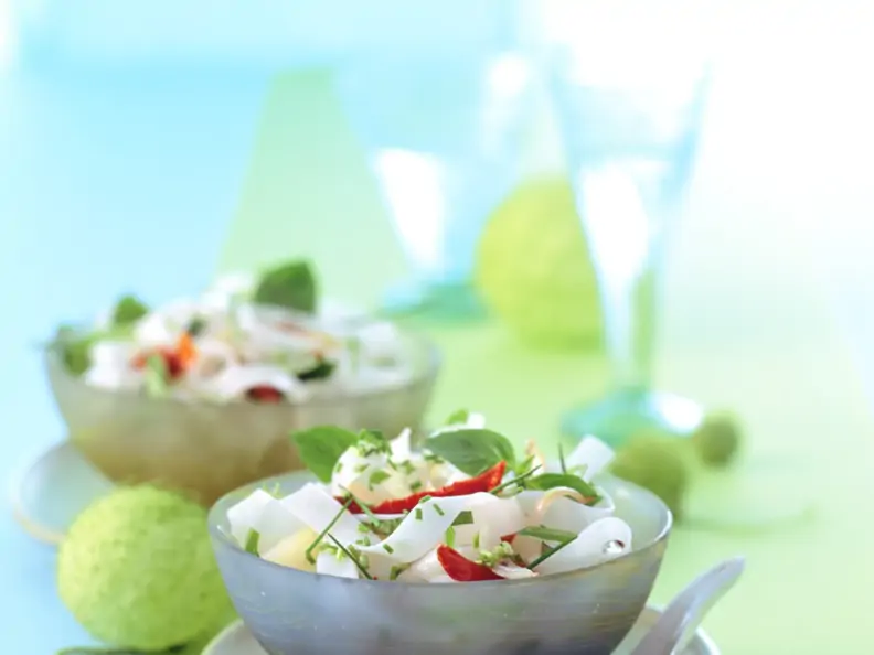 Chinesische Bandnudeln mit Kräutern