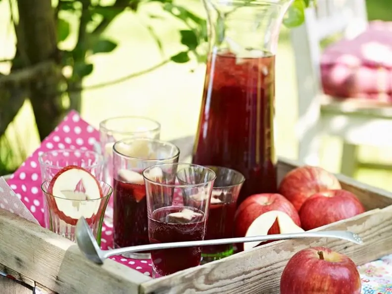 Rote Fruchtbowle