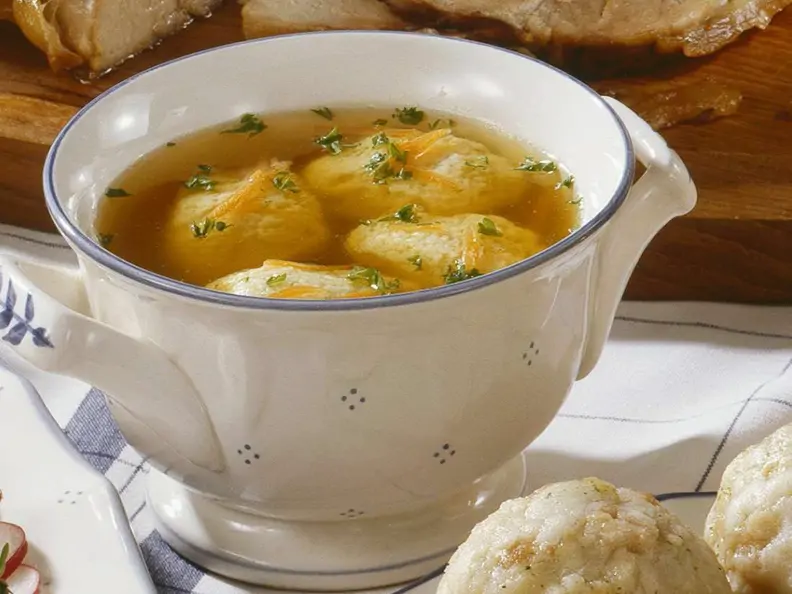 Suppe mit Grießnockerl