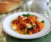 Nudeln mit Tomaten