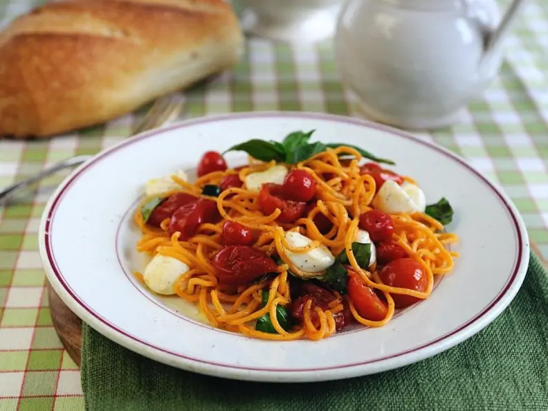 Nudeln mit Tomaten