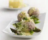 Fleischklößchen mit Spargel