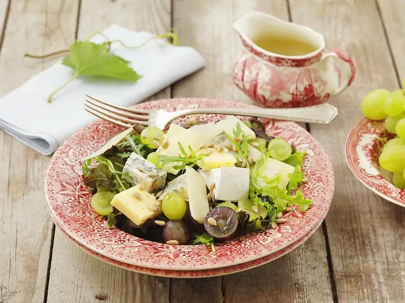 Herbstlicher Käse-Blattsalat