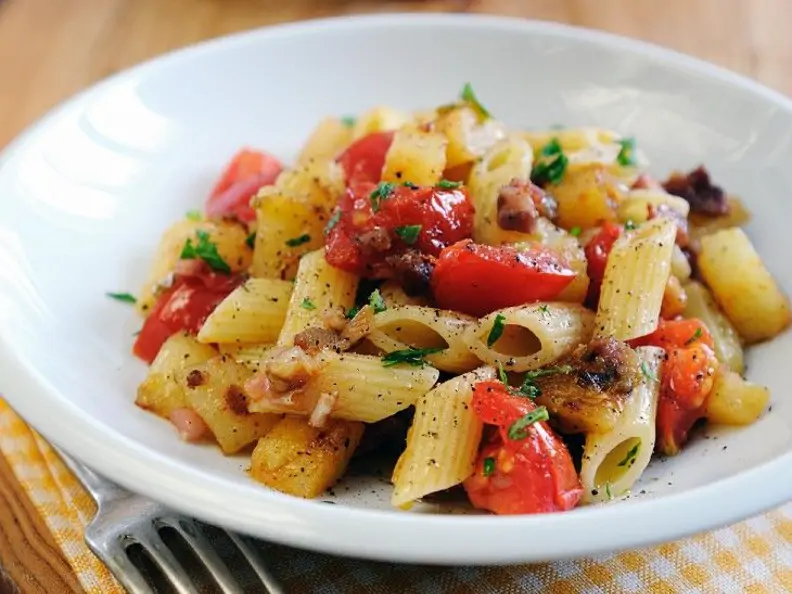 Nudeln mit Tomatensauce
