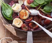 Ziegenkäse mit Zwetschgen