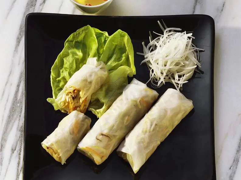 Reispapierröllchen mit Gemüsesüllung